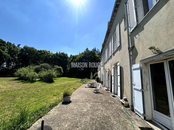 A vendre Manoir du 17ème de 425 m² environ plus 400 m² ( 5 logements indépendants) sur 11 hectares