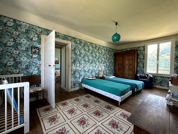A vendre Manoir du 17ème de 425 m² environ plus 400 m² ( 5 logements indépendants) sur 11 hectares