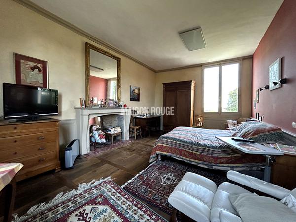 A vendre Manoir du 17ème de 425 m² environ plus 400 m² ( 5 logements indépendants) sur 11 hectares