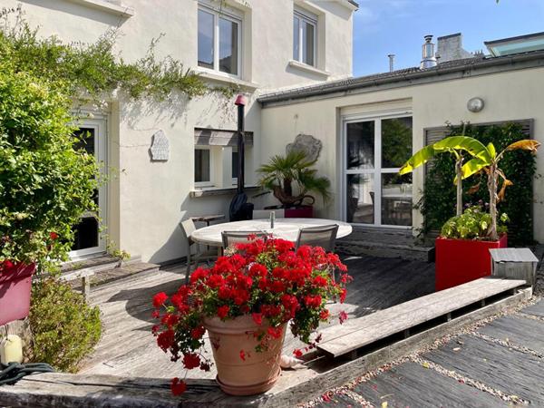 Loctudy Centre-ville, maison familiale 190 m2 avec appartement T2 attenant