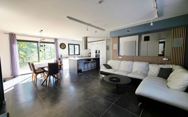 Maison à vendre    5 pièces •  Baix