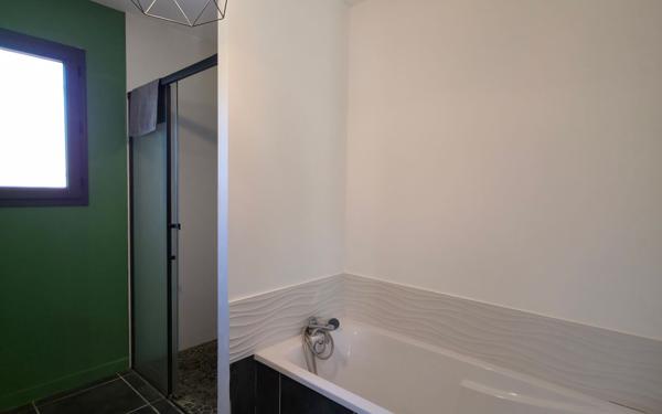 Maison à vendre    5 pièces •  Baix