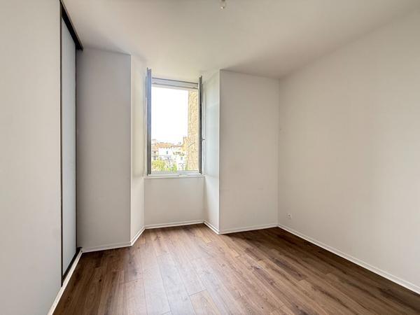 47300 VILLENEUVE SUR LOT Appartement rénové avec vue imprenable sur le Lot . Coeur de Villeneuve-sur-Lot