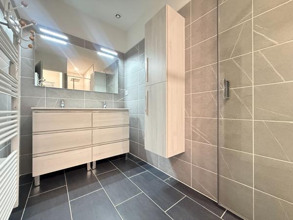 47300 VILLENEUVE SUR LOT Appartement rénové avec vue imprenable sur le Lot . Coeur de Villeneuve-sur-Lot