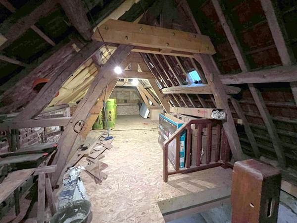 CHAUMONT EN VEXIN Maison de 75 m² avec dépendance attenante et communicante de 50 m² au sol (+ combles aménageables) sur 1500 m² de terrain