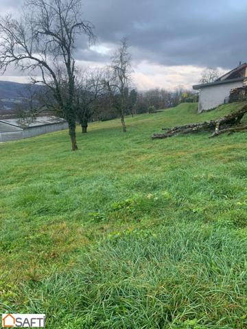 A vendre très beau terrain constructible de 1932 m2.