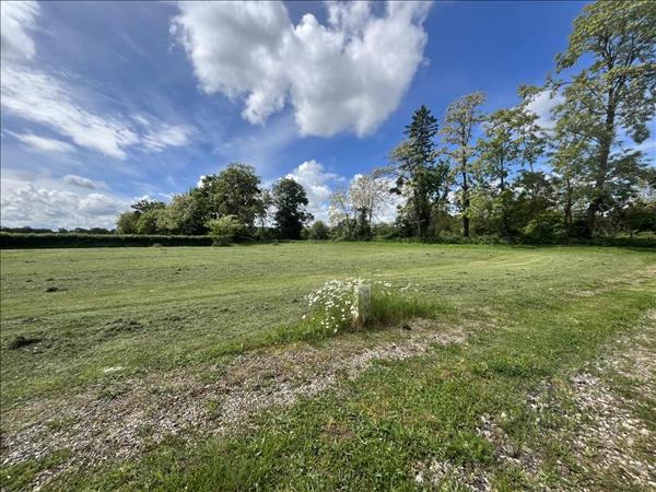 Terrain à vendre |  Ainay-le-Vieil |  1049 m²