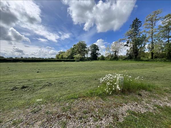 Terrain à vendre |  Ainay-le-Vieil |  1049 m²