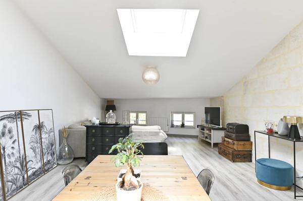 Location                                                      Appartement
                        
                     5 pièces                      104 m2                     à Niort