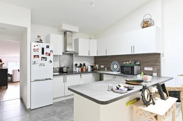 Location                                                      Appartement
                        
                     5 pièces                      104 m2                     à Niort