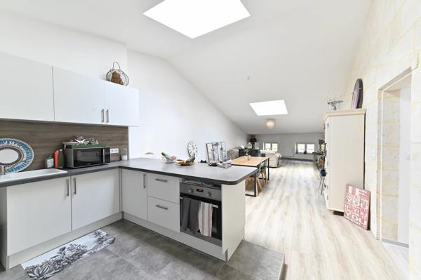Location                                                      Appartement
                        
                     5 pièces                      104 m2                     à Niort