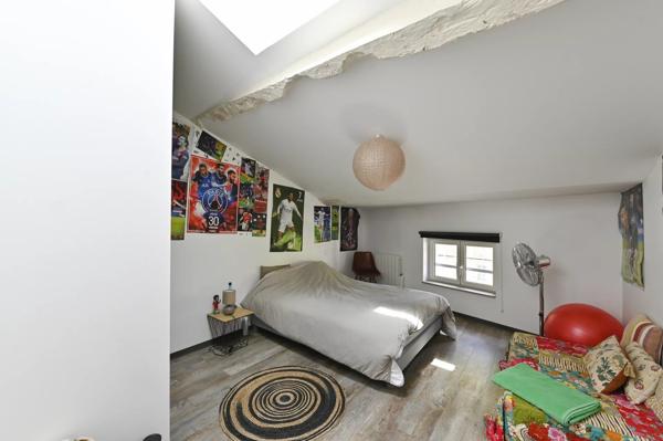 Location                                                      Appartement
                        
                     5 pièces                      104 m2                     à Niort