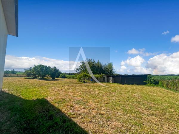 Charmante maison rénovée avec sous sol complet 3 chambres terrain clos