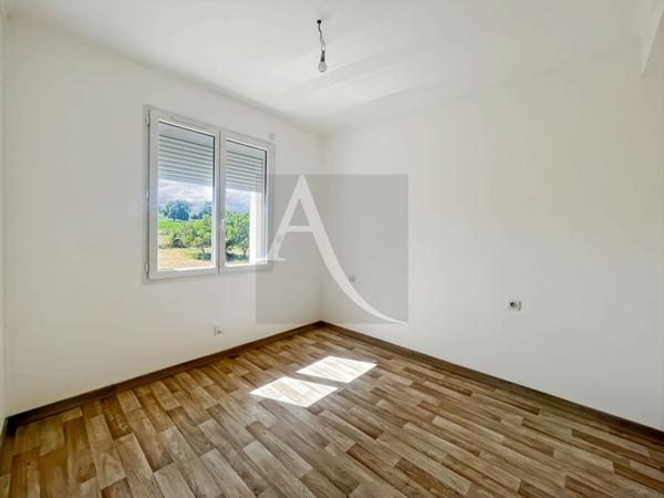 Charmante maison rénovée avec sous sol complet 3 chambres terrain clos