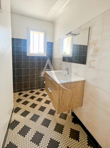 Charmante maison rénovée avec sous sol complet 3 chambres terrain clos