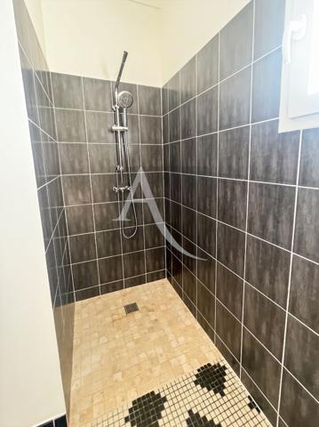 Charmante maison rénovée avec sous sol complet 3 chambres terrain clos