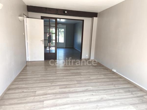 MAISON D'ENVIRON 104M² AVEC 4 CHAMBRES ET GARAGE SUR TERRAIN ARBORE