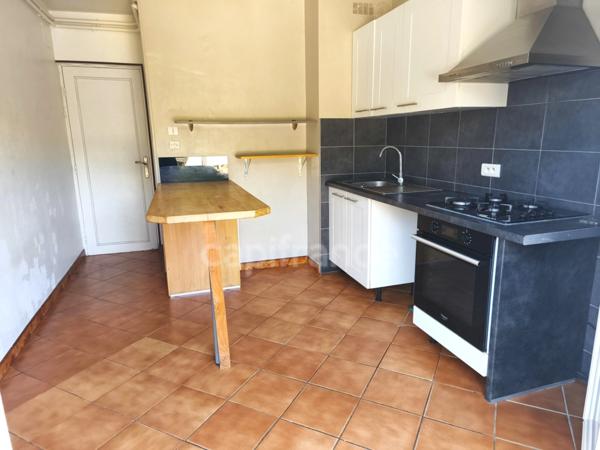 MAISON D'ENVIRON 104M² AVEC 4 CHAMBRES ET GARAGE SUR TERRAIN ARBORE