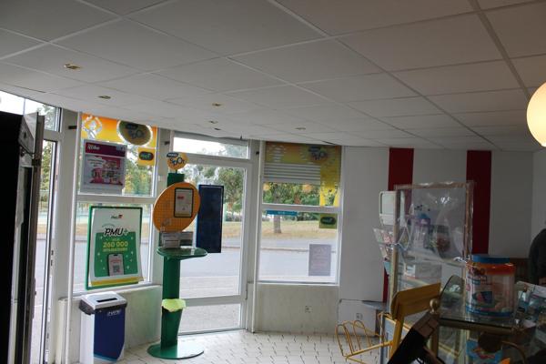 kiosque FDJ et PMU et depot de pains et BONBONS