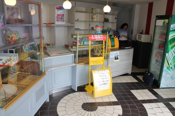 kiosque FDJ et PMU et depot de pains et BONBONS