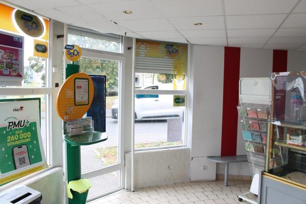 kiosque FDJ et PMU et depot de pains et BONBONS