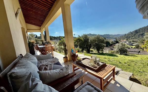 Maison à vendre    4 pièces • 134,96 m2 Vence