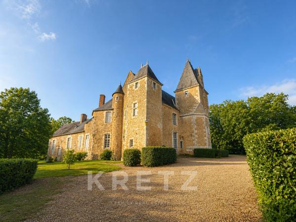 Manoir des XVI-XVIIIe siècles inscrit MH rénové, dépendances et parc 3.7ha