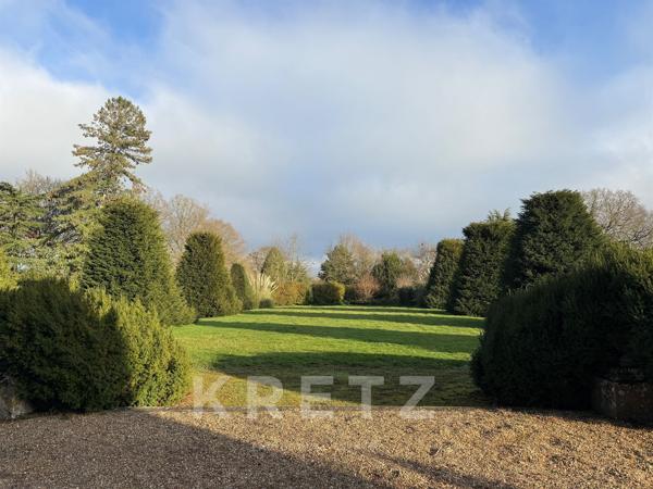 Manoir des XVI-XVIIIe siècles inscrit MH rénové, dépendances et parc 3.7ha