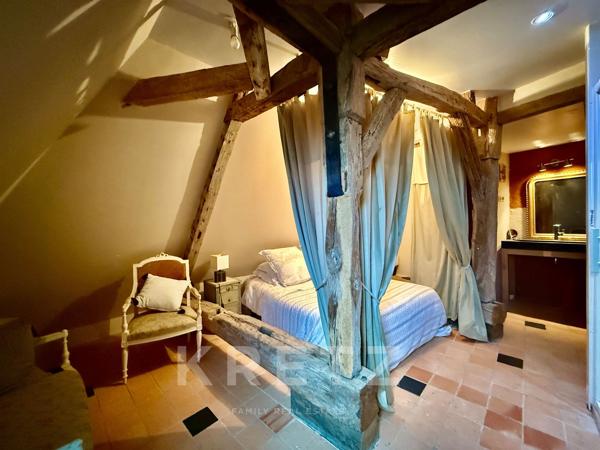 Manoir des XVI-XVIIIe siècles inscrit MH rénové, dépendances et parc 3.7ha