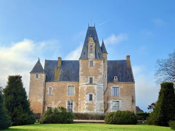 Manoir des XVI-XVIIIe siècles inscrit MH rénové, dépendances et parc 3.7ha