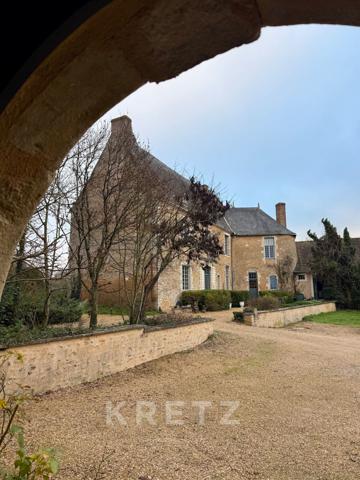 Manoir des XVI-XVIIIe siècles inscrit MH rénové, dépendances et parc 3.7ha