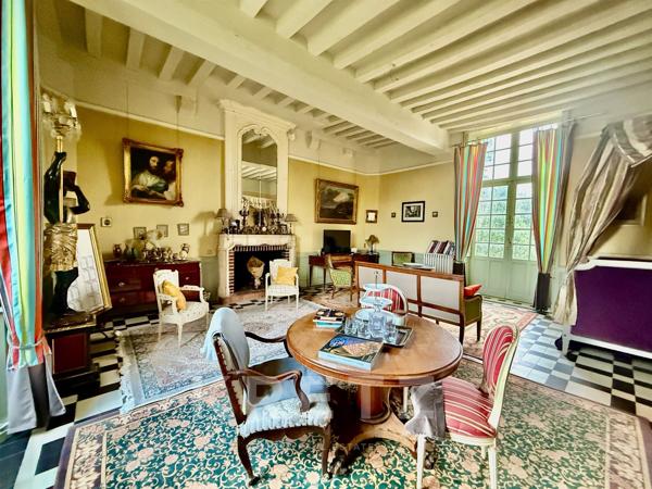 Manoir des XVI-XVIIIe siècles inscrit MH rénové, dépendances et parc 3.7ha