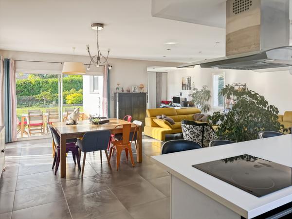 Aubenas (07200) Belle Villa Contemporaine avec Piscine…