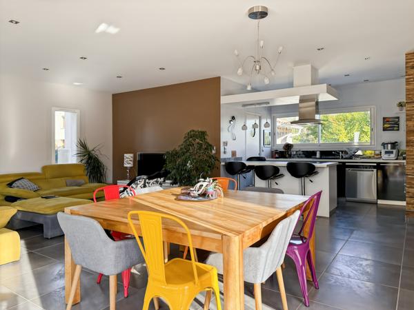 Aubenas (07200) Belle Villa Contemporaine avec Piscine…