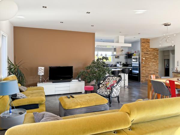 Aubenas (07200) Belle Villa Contemporaine avec Piscine…