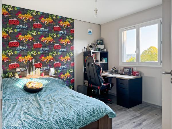 Aubenas (07200) Belle Villa Contemporaine avec Piscine…