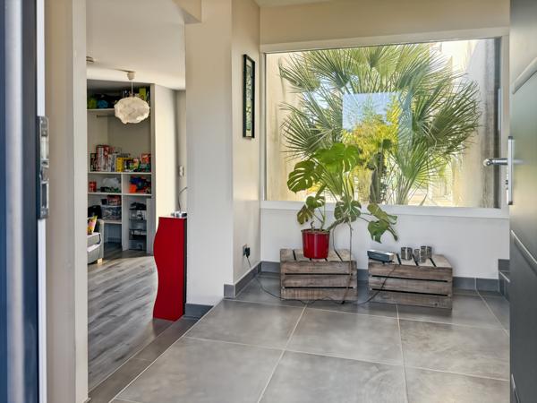 Aubenas (07200) Belle Villa Contemporaine avec Piscine…