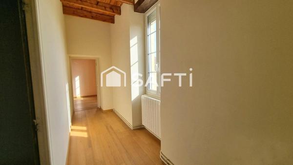 Charme d’antan, grand volume, potentiel pour activité artisanale ou mécanique