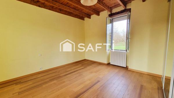 Charme d’antan, grand volume, potentiel pour activité artisanale ou mécanique