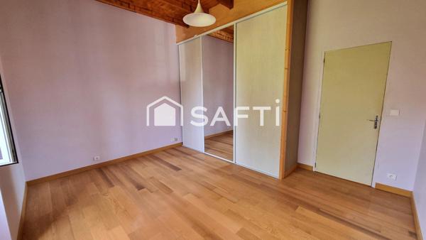 Charme d’antan, grand volume, potentiel pour activité artisanale ou mécanique