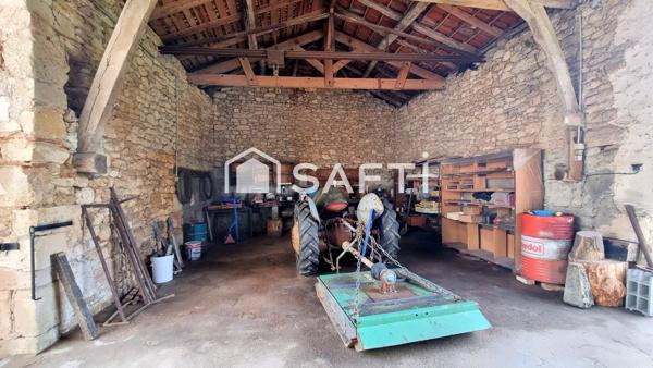 Charme d’antan, grand volume, potentiel pour activité artisanale ou mécanique