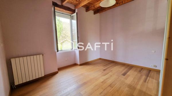 Charme d’antan, grand volume, potentiel pour activité artisanale ou mécanique