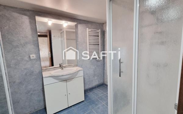 Charme d’antan, grand volume, potentiel pour activité artisanale ou mécanique