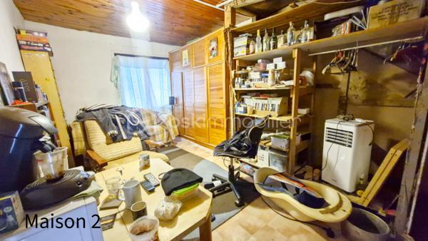 MAISON ACUTELLEMENT SOUS OFFRE D ACHAT - PLUS DE VISITES.

EN EXCLUSIVITE CHEZ BSK IMMOBILIER - ATTENTION !! Bien lire l'annonce en entier AVANT DE ME CONTACTER ! Ensemble de 2 maisons en ETAT DEGRADE, nécessitant de NOMBREUX TRAVAUX, situées sur un magnifique terrain de 6000m² en garigue au calme, dans un environnement idyllique. ATTENTION : maisons construites ILLEGALEMENT, SANS PERMIS DE CONSTRUIRE, il y a + de 50 ans, dans une zone classée Naturelle, où toute construction est interdite. Délai de 30ans passé. En cas de destruction par un sinistre, un permis de reconstruire ne serait pas accordé et les assurances ne fonctionneront pas. Aucune autorisation de travaux ne peut être accordée. PRET IMMOBILIER NON POSSIBLE pour ce type d'achat. Financement uniquement par paiement cash. Le délai pour la vente sera de 5 mois (incompressible). Merci de prendre connaissance de l'ensemble des photos.
Maison 1 - environ 75m² : pièce de vie de 20m² environ aménagée en chambre et salon, suivie d'un séjour de 20m² environ, puis d'une cuisine, d'une chambre, salle d'eau/wc, buanderie. Terrasse couverte. Bassins devant la maison d'une profondeur d'environ 1m20. Maison 2 - environ 65m² : entrée, séjour, cuisine, 2 chambres, salle d'eau/wc. Très grand terrain en pinède, avec abris jardins, allée avec nombreuses places de stationnement.
Pour me contacter : MERCI DE M ENVOYER UN SMS OU EMAIL, avec votre nom et téléphone, vous serez recontacté sous 48h. Pas d'appel, merci.