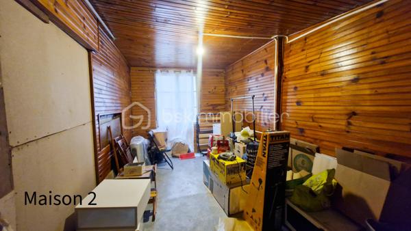 MAISON ACUTELLEMENT SOUS OFFRE D ACHAT - PLUS DE VISITES.

EN EXCLUSIVITE CHEZ BSK IMMOBILIER - ATTENTION !! Bien lire l'annonce en entier AVANT DE ME CONTACTER ! Ensemble de 2 maisons en ETAT DEGRADE, nécessitant de NOMBREUX TRAVAUX, situées sur un magnifique terrain de 6000m² en garigue au calme, dans un environnement idyllique. ATTENTION : maisons construites ILLEGALEMENT, SANS PERMIS DE CONSTRUIRE, il y a + de 50 ans, dans une zone classée Naturelle, où toute construction est interdite. Délai de 30ans passé. En cas de destruction par un sinistre, un permis de reconstruire ne serait pas accordé et les assurances ne fonctionneront pas. Aucune autorisation de travaux ne peut être accordée. PRET IMMOBILIER NON POSSIBLE pour ce type d'achat. Financement uniquement par paiement cash. Le délai pour la vente sera de 5 mois (incompressible). Merci de prendre connaissance de l'ensemble des photos.
Maison 1 - environ 75m² : pièce de vie de 20m² environ aménagée en chambre et salon, suivie d'un séjour de 20m² environ, puis d'une cuisine, d'une chambre, salle d'eau/wc, buanderie. Terrasse couverte. Bassins devant la maison d'une profondeur d'environ 1m20. Maison 2 - environ 65m² : entrée, séjour, cuisine, 2 chambres, salle d'eau/wc. Très grand terrain en pinède, avec abris jardins, allée avec nombreuses places de stationnement.
Pour me contacter : MERCI DE M ENVOYER UN SMS OU EMAIL, avec votre nom et téléphone, vous serez recontacté sous 48h. Pas d'appel, merci.