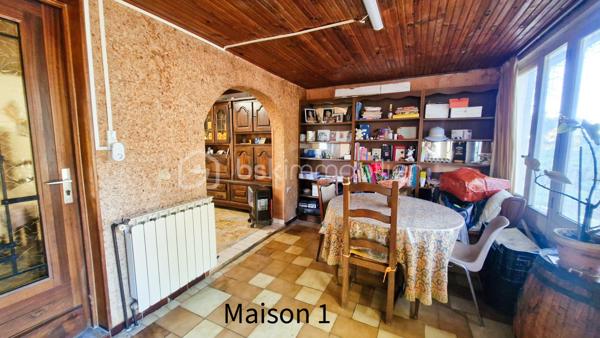 MAISON ACUTELLEMENT SOUS OFFRE D ACHAT - PLUS DE VISITES.

EN EXCLUSIVITE CHEZ BSK IMMOBILIER - ATTENTION !! Bien lire l'annonce en entier AVANT DE ME CONTACTER ! Ensemble de 2 maisons en ETAT DEGRADE, nécessitant de NOMBREUX TRAVAUX, situées sur un magnifique terrain de 6000m² en garigue au calme, dans un environnement idyllique. ATTENTION : maisons construites ILLEGALEMENT, SANS PERMIS DE CONSTRUIRE, il y a + de 50 ans, dans une zone classée Naturelle, où toute construction est interdite. Délai de 30ans passé. En cas de destruction par un sinistre, un permis de reconstruire ne serait pas accordé et les assurances ne fonctionneront pas. Aucune autorisation de travaux ne peut être accordée. PRET IMMOBILIER NON POSSIBLE pour ce type d'achat. Financement uniquement par paiement cash. Le délai pour la vente sera de 5 mois (incompressible). Merci de prendre connaissance de l'ensemble des photos.
Maison 1 - environ 75m² : pièce de vie de 20m² environ aménagée en chambre et salon, suivie d'un séjour de 20m² environ, puis d'une cuisine, d'une chambre, salle d'eau/wc, buanderie. Terrasse couverte. Bassins devant la maison d'une profondeur d'environ 1m20. Maison 2 - environ 65m² : entrée, séjour, cuisine, 2 chambres, salle d'eau/wc. Très grand terrain en pinède, avec abris jardins, allée avec nombreuses places de stationnement.
Pour me contacter : MERCI DE M ENVOYER UN SMS OU EMAIL, avec votre nom et téléphone, vous serez recontacté sous 48h. Pas d'appel, merci.