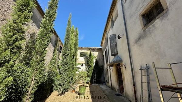 Sommières (30250) OFF MARKET - Mas historique 490 m2 à rénover - A 10' de SOMMIERES - 30250