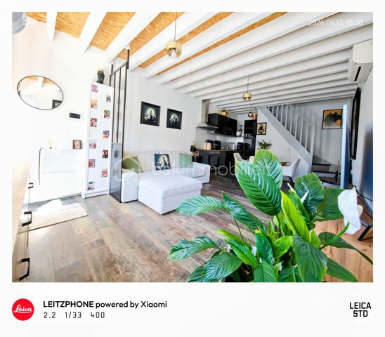 💎 Coup de cœur unique : Esprit "Petite Maison" en Duplex – Entièrement Clé en Main !

Découvrez ce magnifique appartement en duplex de 65,21 m², configuré comme une maison individuelle avec son entrée indépendante en rez-de-chaussée. Situé au sein d'une petite copropriété intimiste et bénévole de seulement 3 propriétaires, ce bien rare offre le calme absolu d'une rue paisible tout en étant connecté à toutes les commodités.
Construit en 2018 (encore sous garantie décennale), cet appartement est entièrement neuf et présente des prestations énergétiques et technologiques exceptionnelles.

🛋️ Une formule "Prêt à vivre" : Vous n'avez plus qu'à poser vos valises !
Vendu entièrement meublé et équipé, tout ce que vous découvrez sur les photos reste à votre disposition. Une opportunité rare avec des équipements haut de gamme :
Salon / Séjour : Canapé, table, 4 fauteuils, meuble TV, une télévision, meubles divers, lustres, rideaux, tringles et cadres de décoration.
Cuisine d'expert sur-mesure : Four, plaque à induction, hotte, lave-vaisselle, réfrigérateur combiné, micro-ondes et même un Air Fryer !
Côté nuit : 2 superbes chambres. La première de 12,38 m² avec un grand dressing, et la seconde de 14,85 m² équipée de deux grands dressings (literies complètes incluses ainsi que le bureau , la télévision et l'ensemble du mobilier et de la décoration ).
Espace modulable : Une pièce supplémentaire, actuellement aménagée en dressing, idéale pour vos besoins en télétravail (bureau).
Salle d'eau moderne : Douche contemporaine avec miroir connecté anti-buée.
Espace buanderie optimisé : Machine à laver récente et ballon d'eau chaude de 300 litres (installé il y a 3 ans).

🌿 Confort haut de gamme & Éco-responsabilité
Vivez dans un confort absolu tout en maîtrisant vos dépenses. Vu l'isolation de l'appartement , la facture d'électricité globale pour un couple est de seulement 49,00 € par mois !
Climatisation réversible (chaud/froid) pour une température idéale en toute saison.
Menuiseries haut de gamme en alu gris anthracite, oscillo-battantes et équipées de vitrages anti-UV.
Copropriété ultra-économique : Pas de frais de ménage liés aux parties communes. L'éclairage extérieur et le portail électrique sont entièrement gérés par des panneaux photovoltaïques.
Charges de copropriété dérisoires : Uniquement 148,66 € par AN (assurance du bâtiment).
Taxe foncière : 1 170 €.

🚗 Extérieur & Stationnement
Le bien dispose d'une place de parking privée en aérien, sécurisée par le portail électrique, avec la possibilité d'installer une borne de recharge pour votre véhicule électrique ou hybride.

📍 Une situation géographique idéale
Transports : Tramway à seulement 5 minutes à pied.
Commerces de proximité : Boulangerie, pharmacie et Carrefour Market à 2 minutes à pied.
Grandes surfaces : Centre commercial Leclerc Saint-Brice-Courcelles à 5 minutes en voiture.

🎯 Le verdict de l'expert
Que ce soit pour votre résidence principale ou pour un investissement locatif à forte rentabilité (idéal pour un projet Airbnb / meublé de tourisme grâce à son emplacement et ses prestations clés en main), ce duplex est une opportunité rare sur le marché.

Une visite s'impose pour confirmer le coup de cœur !