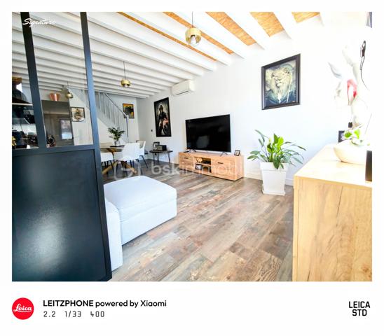 💎 Coup de cœur unique : Esprit "Petite Maison" en Duplex – Entièrement Clé en Main !

Découvrez ce magnifique appartement en duplex de 65,21 m², configuré comme une maison individuelle avec son entrée indépendante en rez-de-chaussée. Situé au sein d'une petite copropriété intimiste et bénévole de seulement 3 propriétaires, ce bien rare offre le calme absolu d'une rue paisible tout en étant connecté à toutes les commodités.
Construit en 2018 (encore sous garantie décennale), cet appartement est entièrement neuf et présente des prestations énergétiques et technologiques exceptionnelles.

🛋️ Une formule "Prêt à vivre" : Vous n'avez plus qu'à poser vos valises !
Vendu entièrement meublé et équipé, tout ce que vous découvrez sur les photos reste à votre disposition. Une opportunité rare avec des équipements haut de gamme :
Salon / Séjour : Canapé, table, 4 fauteuils, meuble TV, une télévision, meubles divers, lustres, rideaux, tringles et cadres de décoration.
Cuisine d'expert sur-mesure : Four, plaque à induction, hotte, lave-vaisselle, réfrigérateur combiné, micro-ondes et même un Air Fryer !
Côté nuit : 2 superbes chambres. La première de 12,38 m² avec un grand dressing, et la seconde de 14,85 m² équipée de deux grands dressings (literies complètes incluses ainsi que le bureau , la télévision et l'ensemble du mobilier et de la décoration ).
Espace modulable : Une pièce supplémentaire, actuellement aménagée en dressing, idéale pour vos besoins en télétravail (bureau).
Salle d'eau moderne : Douche contemporaine avec miroir connecté anti-buée.
Espace buanderie optimisé : Machine à laver récente et ballon d'eau chaude de 300 litres (installé il y a 3 ans).

🌿 Confort haut de gamme & Éco-responsabilité
Vivez dans un confort absolu tout en maîtrisant vos dépenses. Vu l'isolation de l'appartement , la facture d'électricité globale pour un couple est de seulement 49,00 € par mois !
Climatisation réversible (chaud/froid) pour une température idéale en toute saison.
Menuiseries haut de gamme en alu gris anthracite, oscillo-battantes et équipées de vitrages anti-UV.
Copropriété ultra-économique : Pas de frais de ménage liés aux parties communes. L'éclairage extérieur et le portail électrique sont entièrement gérés par des panneaux photovoltaïques.
Charges de copropriété dérisoires : Uniquement 148,66 € par AN (assurance du bâtiment).
Taxe foncière : 1 170 €.

🚗 Extérieur & Stationnement
Le bien dispose d'une place de parking privée en aérien, sécurisée par le portail électrique, avec la possibilité d'installer une borne de recharge pour votre véhicule électrique ou hybride.

📍 Une situation géographique idéale
Transports : Tramway à seulement 5 minutes à pied.
Commerces de proximité : Boulangerie, pharmacie et Carrefour Market à 2 minutes à pied.
Grandes surfaces : Centre commercial Leclerc Saint-Brice-Courcelles à 5 minutes en voiture.

🎯 Le verdict de l'expert
Que ce soit pour votre résidence principale ou pour un investissement locatif à forte rentabilité (idéal pour un projet Airbnb / meublé de tourisme grâce à son emplacement et ses prestations clés en main), ce duplex est une opportunité rare sur le marché.

Une visite s'impose pour confirmer le coup de cœur !