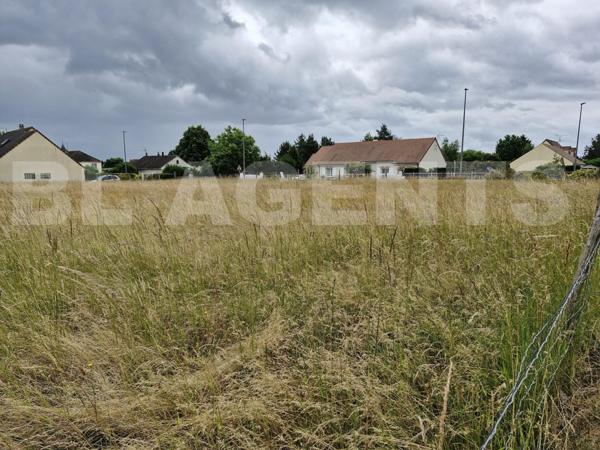 CEPOY - Terrain  786 m2. Viabilisé 100 %